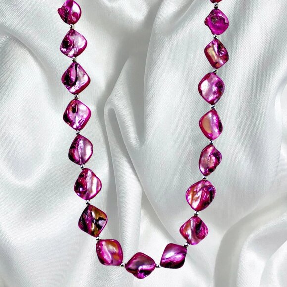 Purple shell bead necklace made with natural shape shell beads and silver beads - Picture 10 of 11